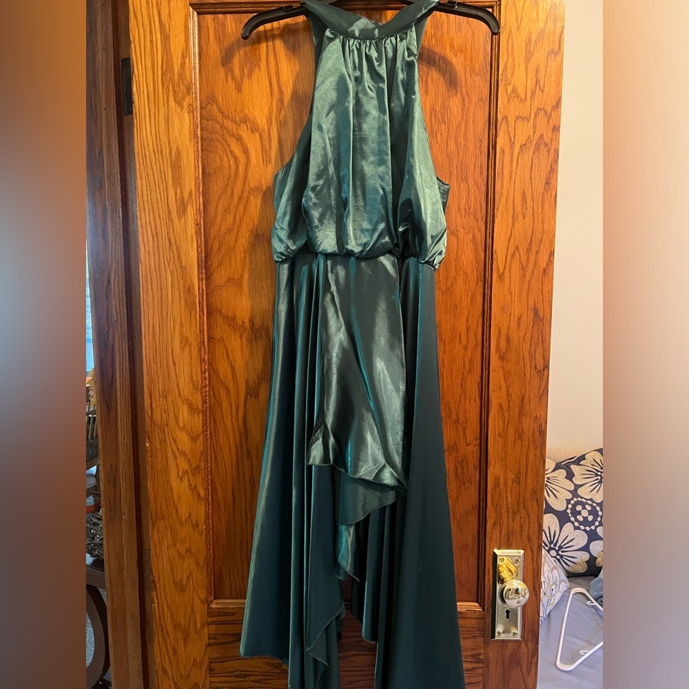 Two Sisters, Size 8, Dark Green Dress, Perfect for a Wedding!
